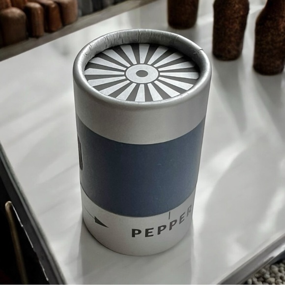 Delta Air Lines Salt Pepper Shaker Engine Collectible Travel Souvenir D One New - Picture 12 of 12